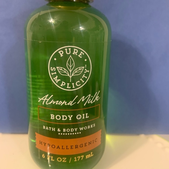 Bath & Body Works Other - Bath and Bodyworks, almond milk, body oil